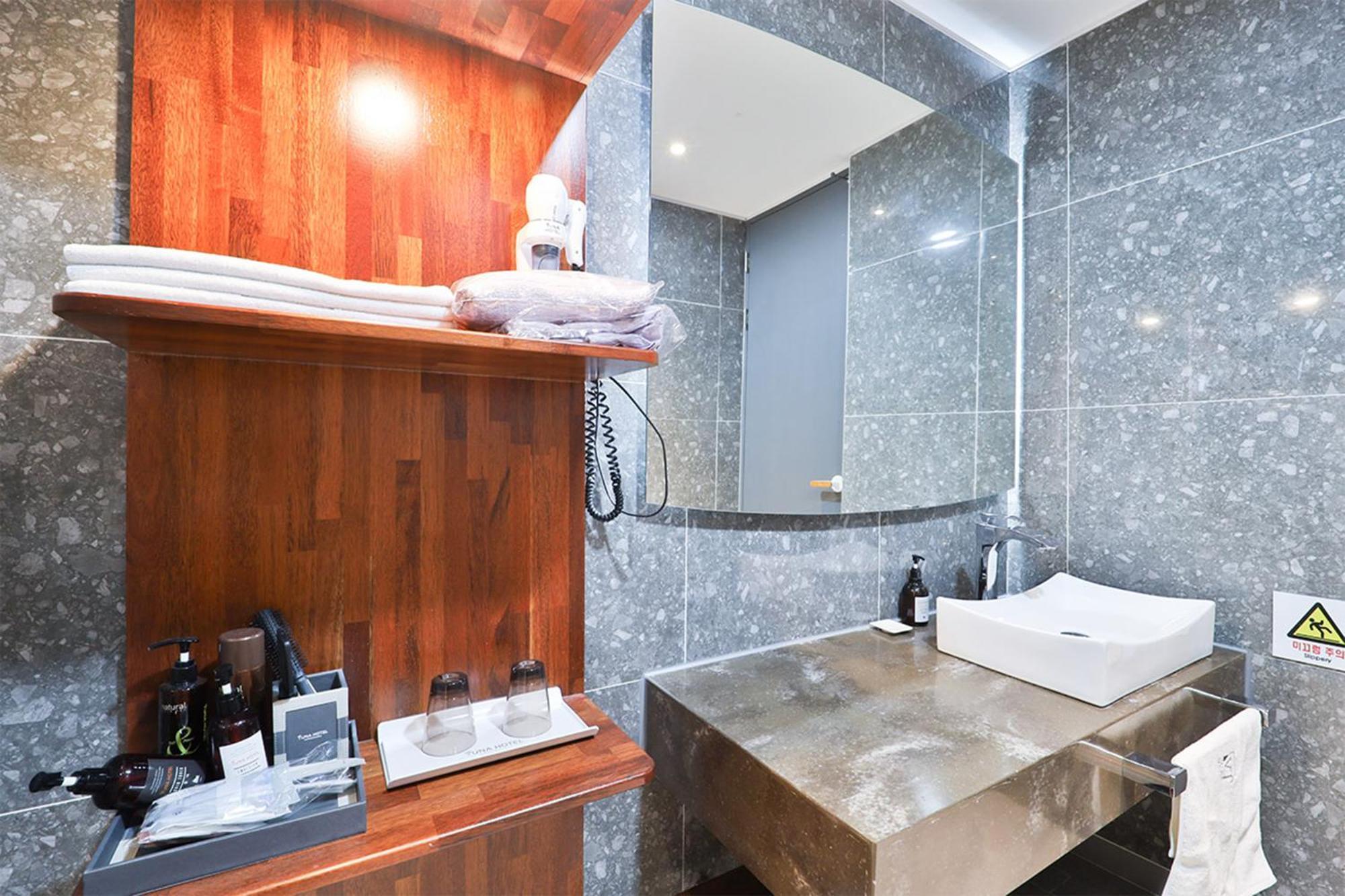 Hotel Yuna Business Busan Esterno foto