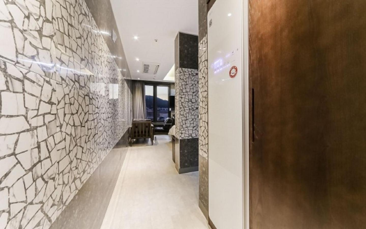 Hotel Yuna Business Busan Esterno foto